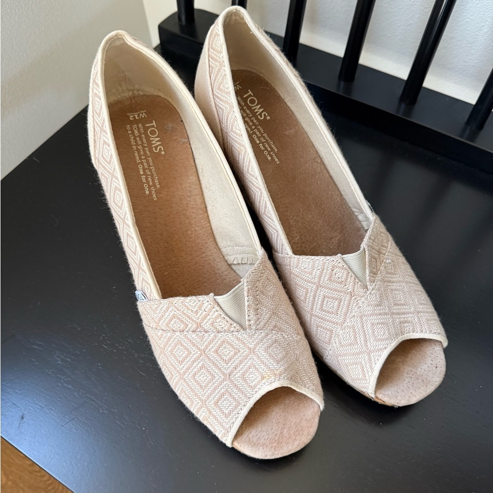TOMS Women's Cream Espadrille Peep Toe Shoes